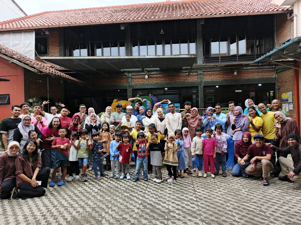 foto bersama setelah kegiatan pelaksanaan Kegiatan Family Day KBCG